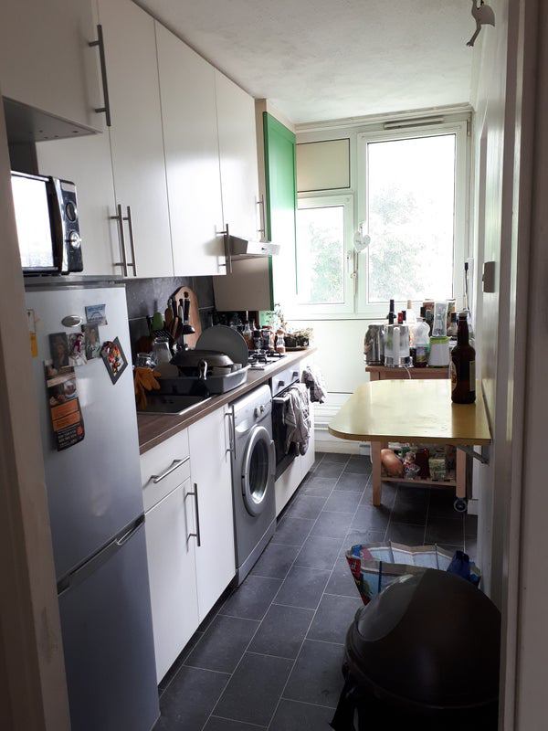 Room Thomas Baines Road in Greater London