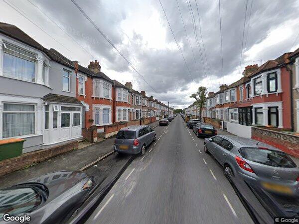 Room Byron Avenue in Greater London