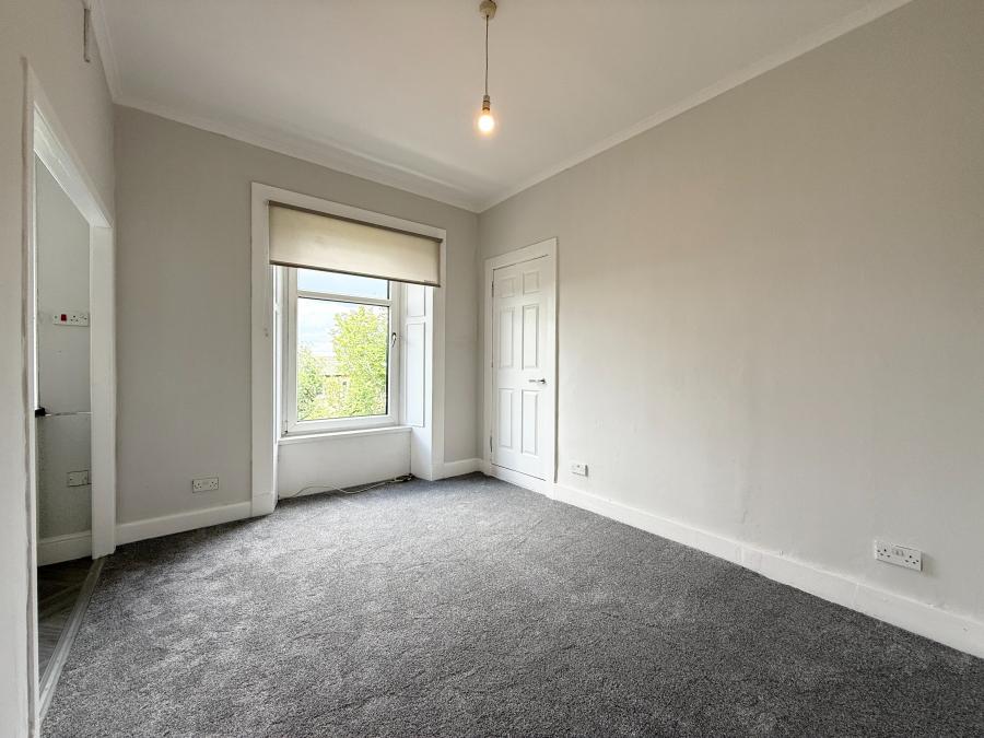 Flat Eastwood Avenue in Glasgow
