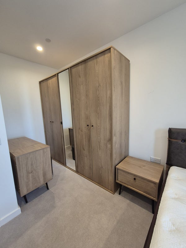 Room Station Road in Greater London