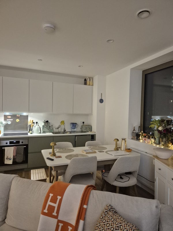 Room Station Road in Greater London