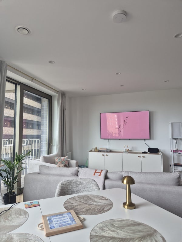 Room Station Road in Greater London