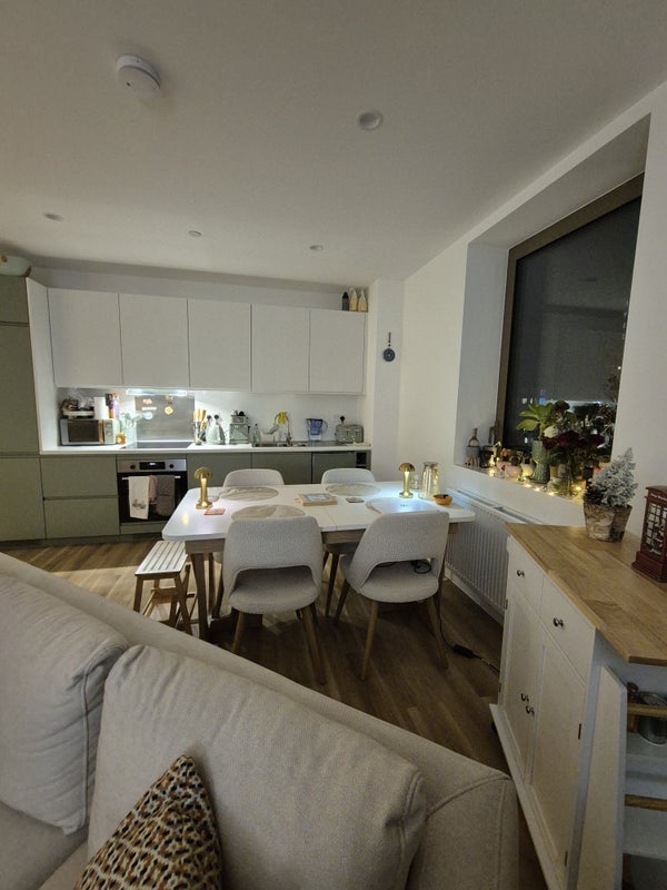 Room Station Road in Greater London