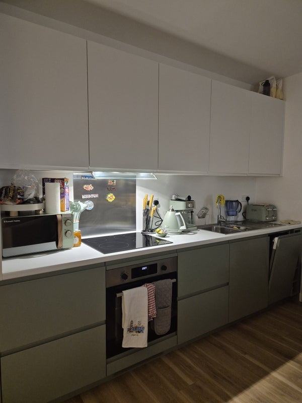 Room Station Road in Greater London