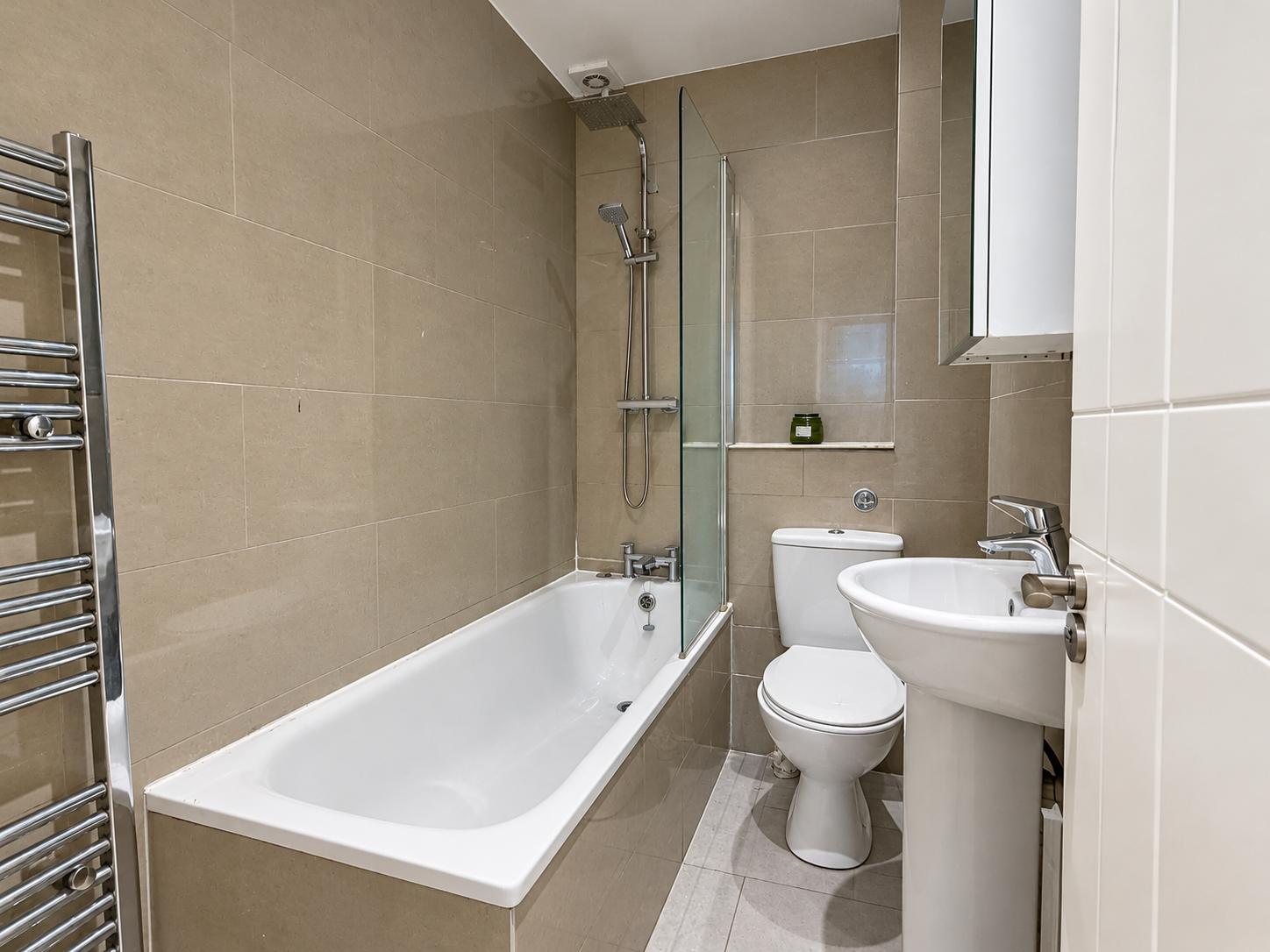 Flat Dryden Road in Greater London