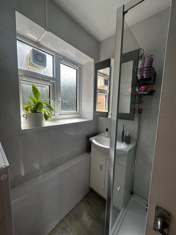 Room Whitnell Way in Greater London