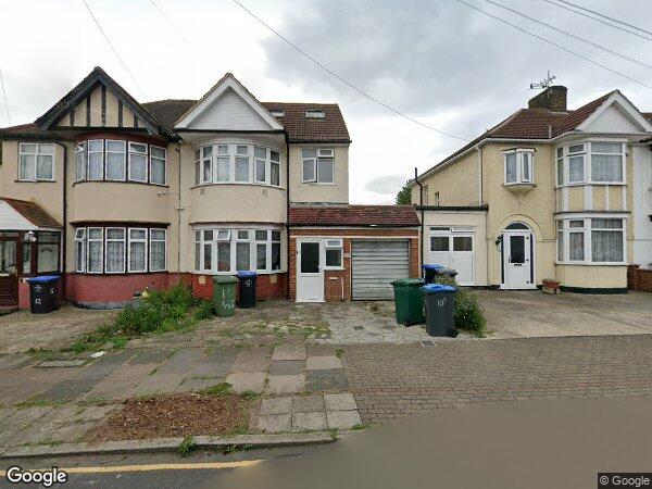 Flat Kathleen Avenue in Greater London