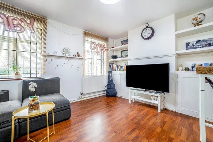 Flat Clapham Road Estate in Greater London