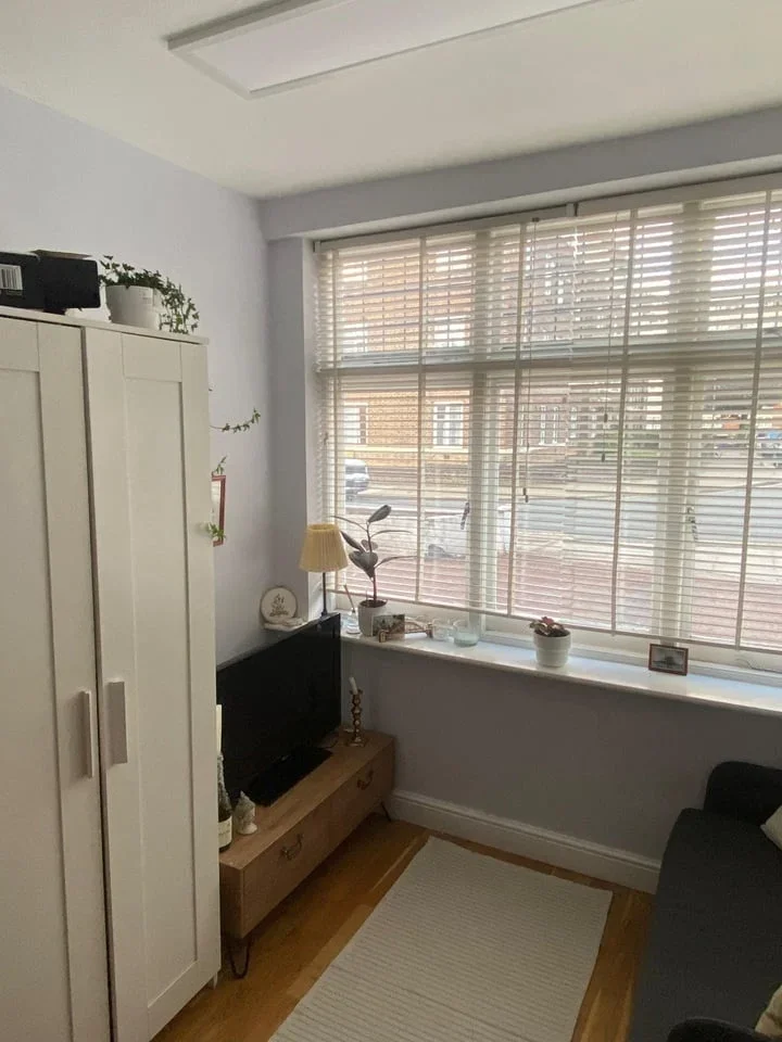 Flat Highfield Gardens in Greater London