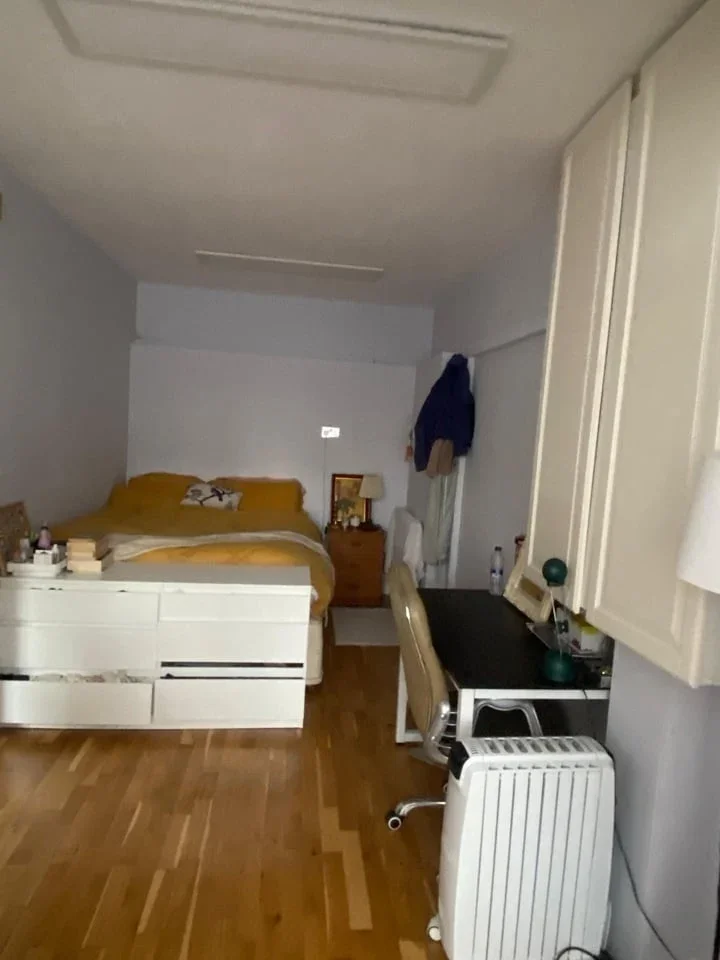 Flat Highfield Gardens in Greater London