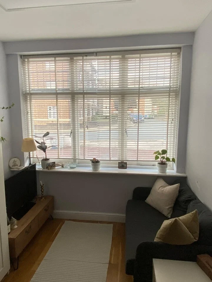 Flat Highfield Gardens in Greater London