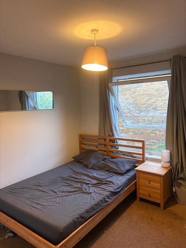 Room Thornhill Road in Greater London