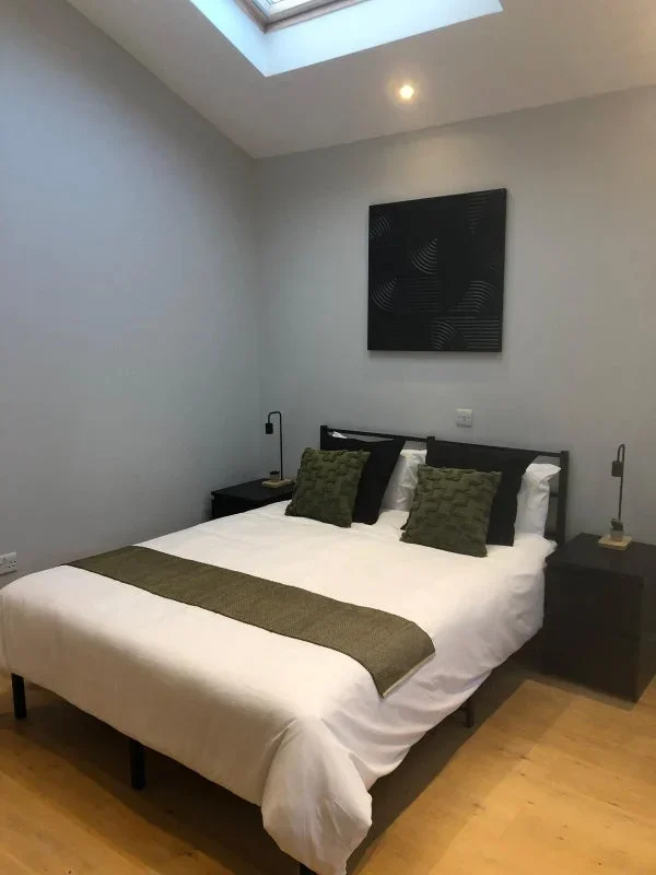 Room Aldbourne Road in Greater London