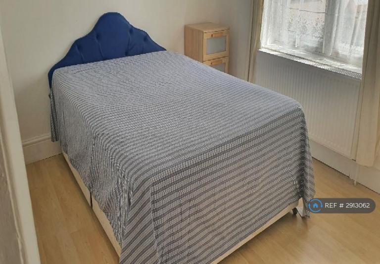 House Berry Way in Greater London