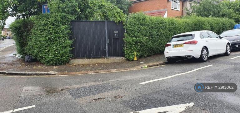 House Berry Way in Greater London