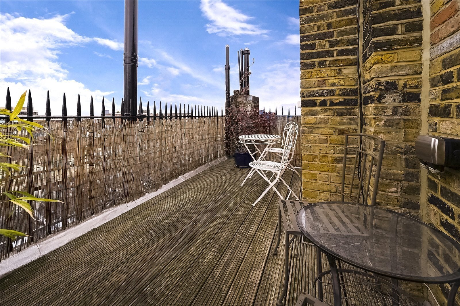 Flat Bull's Gardens in Greater London