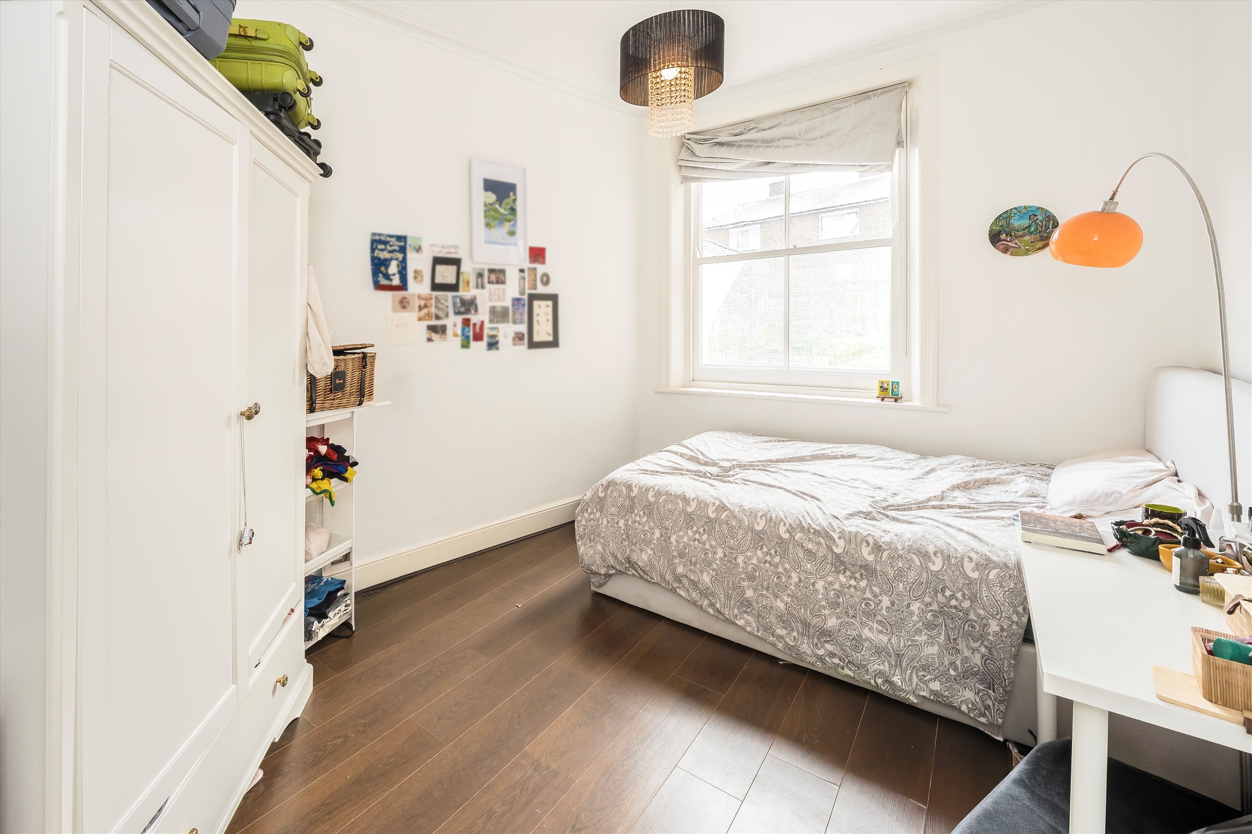 Flat Mowll Street in Greater London
