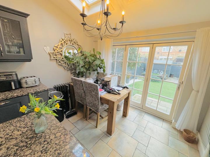 Flat Parsonage Street in Greater London