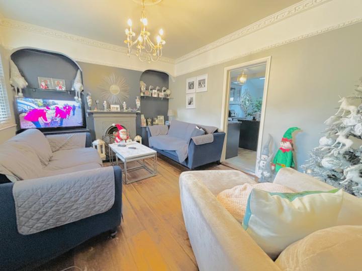 Flat Parsonage Street in Greater London