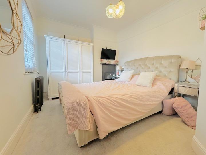 Flat Parsonage Street in Greater London