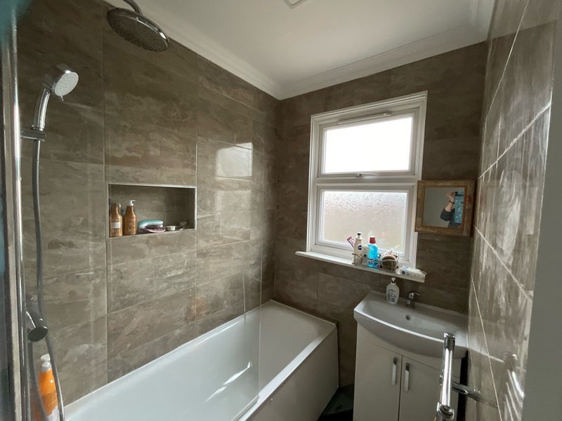 Room Evesham Road in Greater London