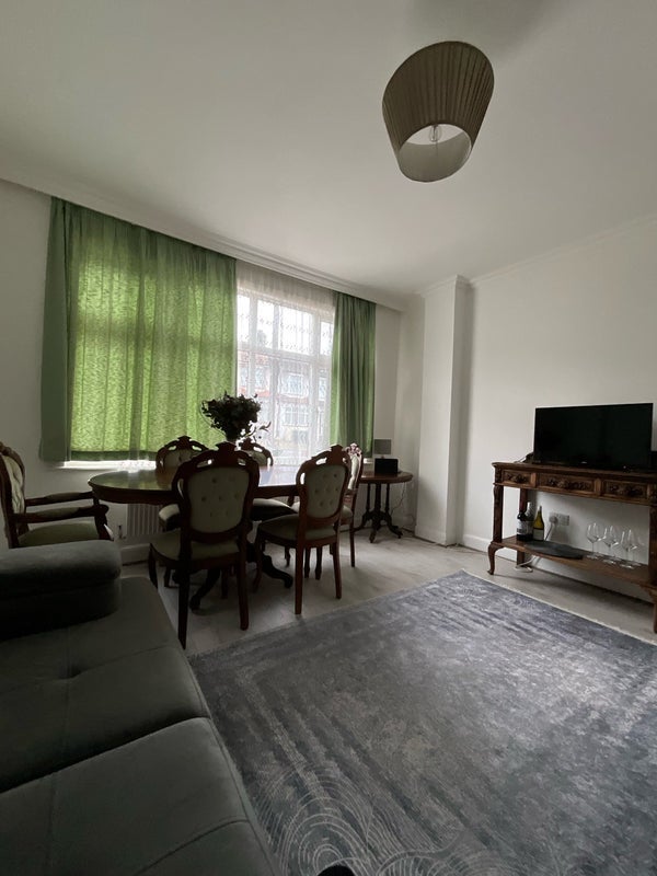 Room Evesham Road in Greater London