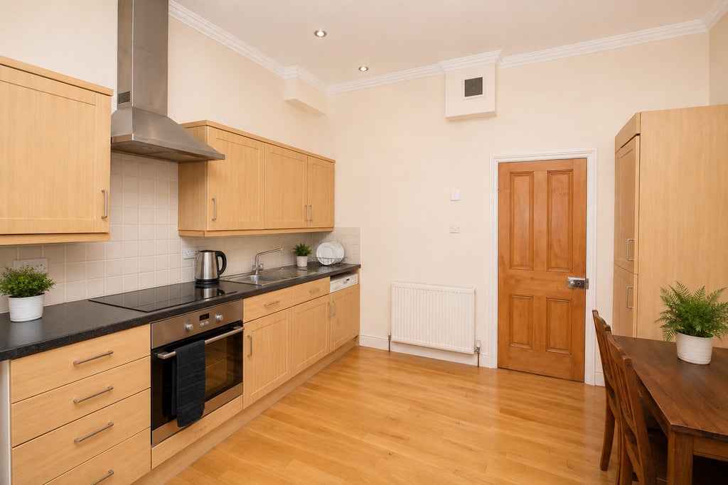 Flat Brownswood Road in Greater London