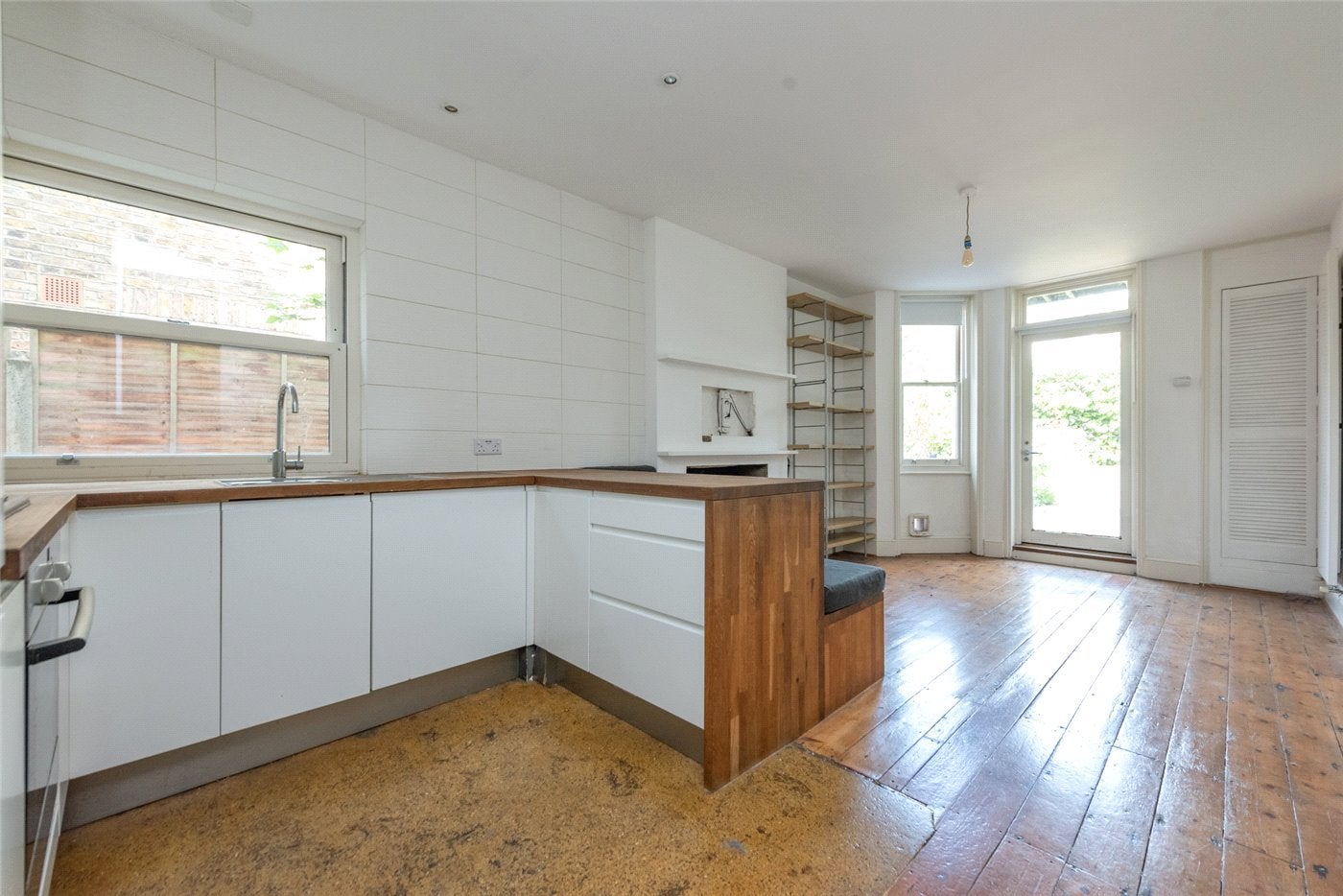 Flat Kempe Road in Greater London