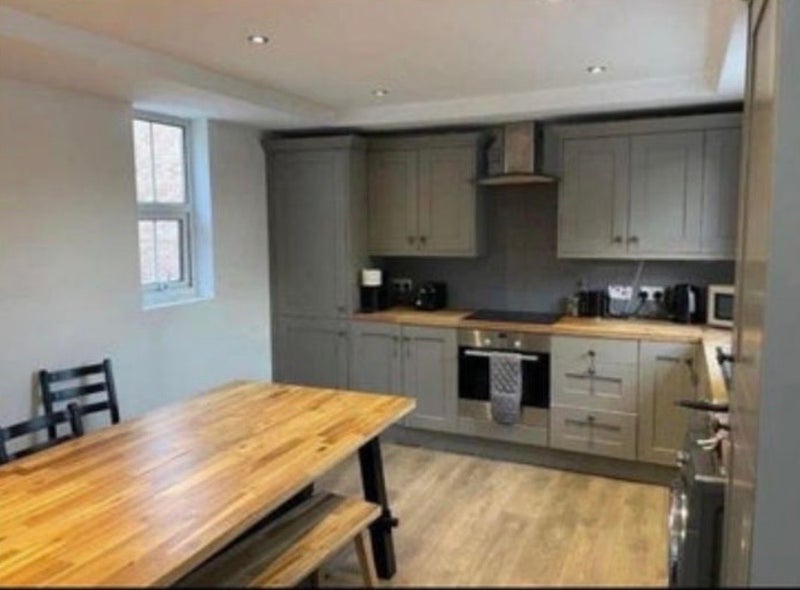 Room Battersea Park Road in Greater London