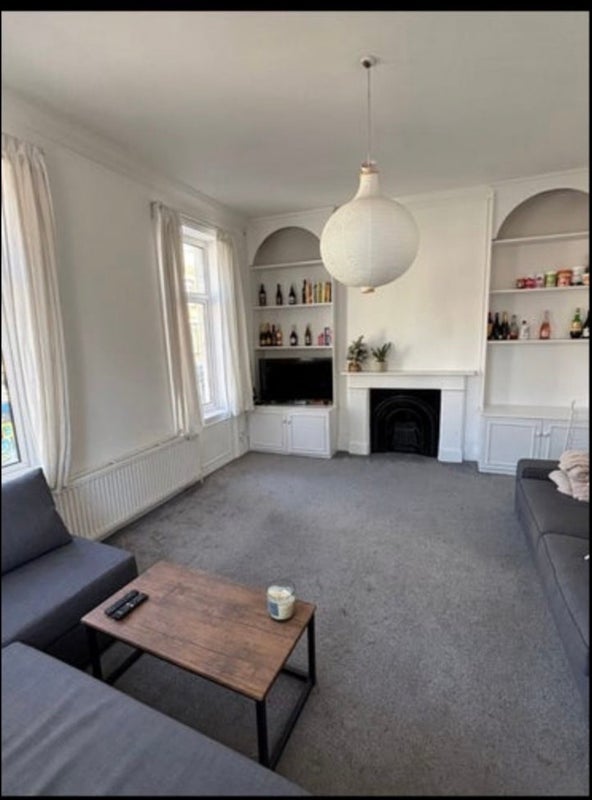 Room Battersea Park Road in Greater London