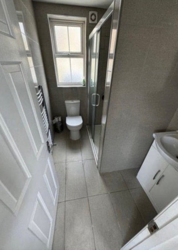 Room Battersea Park Road in Greater London