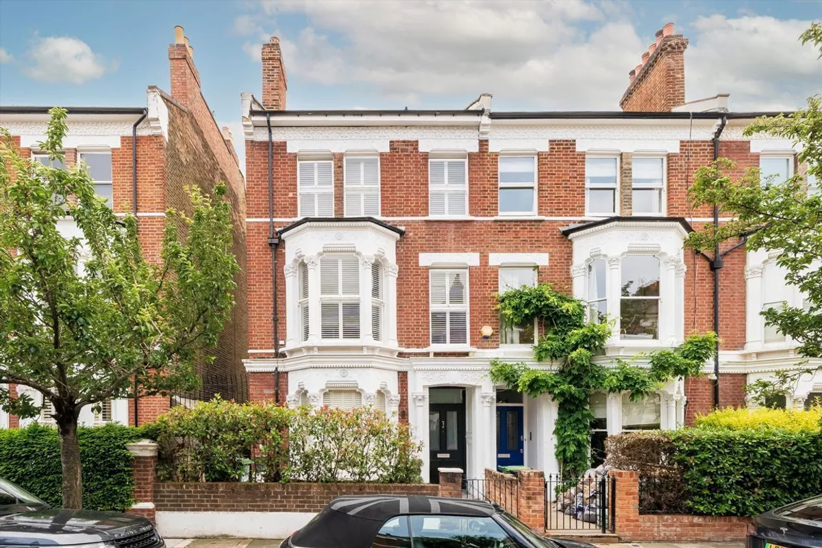 House Poplar Grove in Greater London