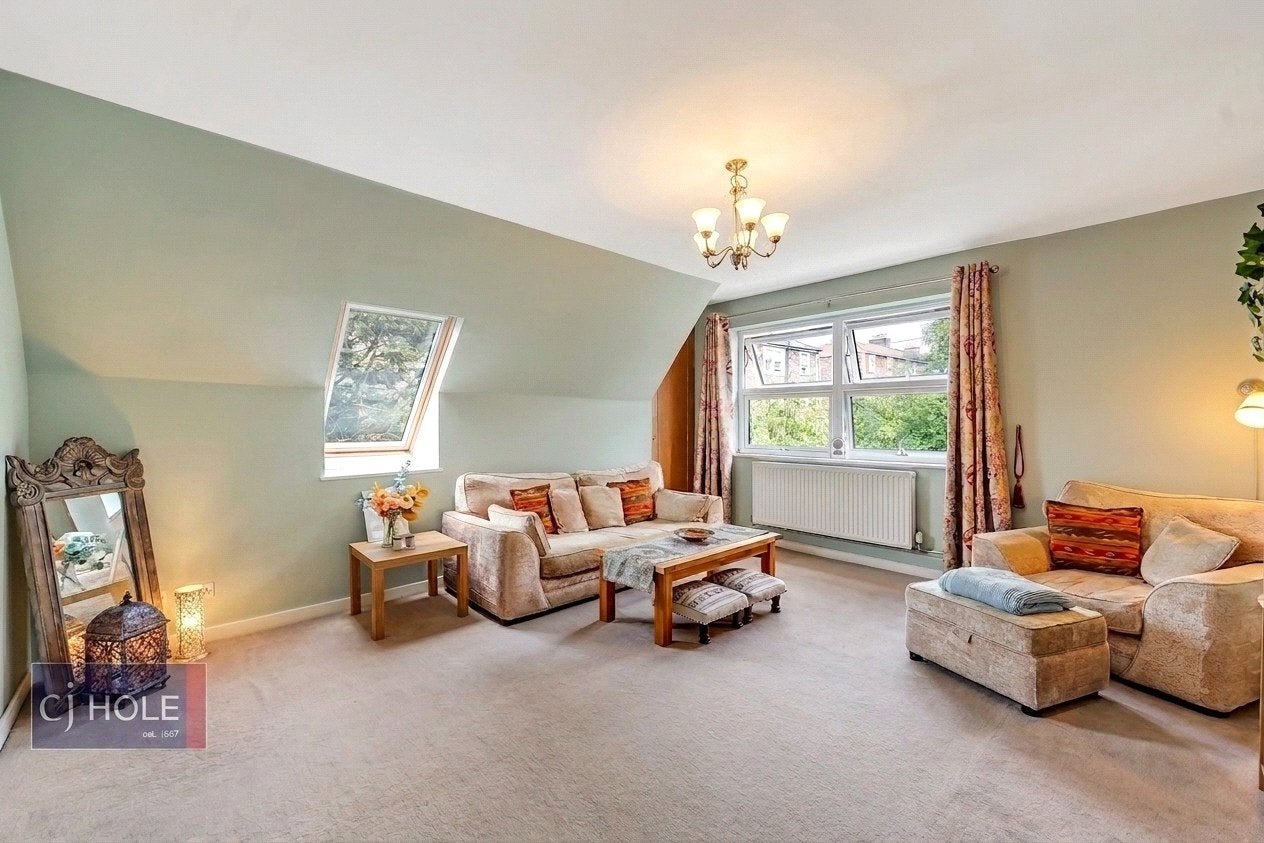 Flat All Saints Road in Bristol