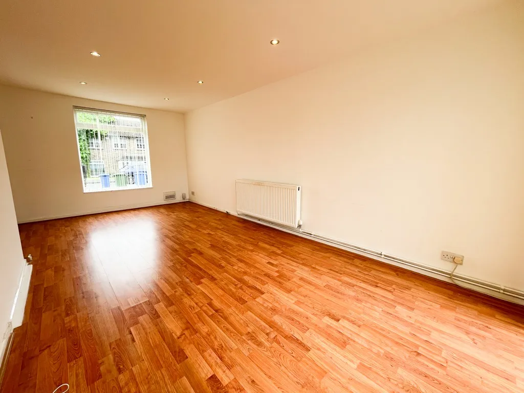 House Bullbrook Drive in Bracknell