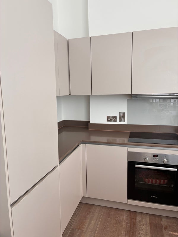 Room Estcourt Road in Greater London