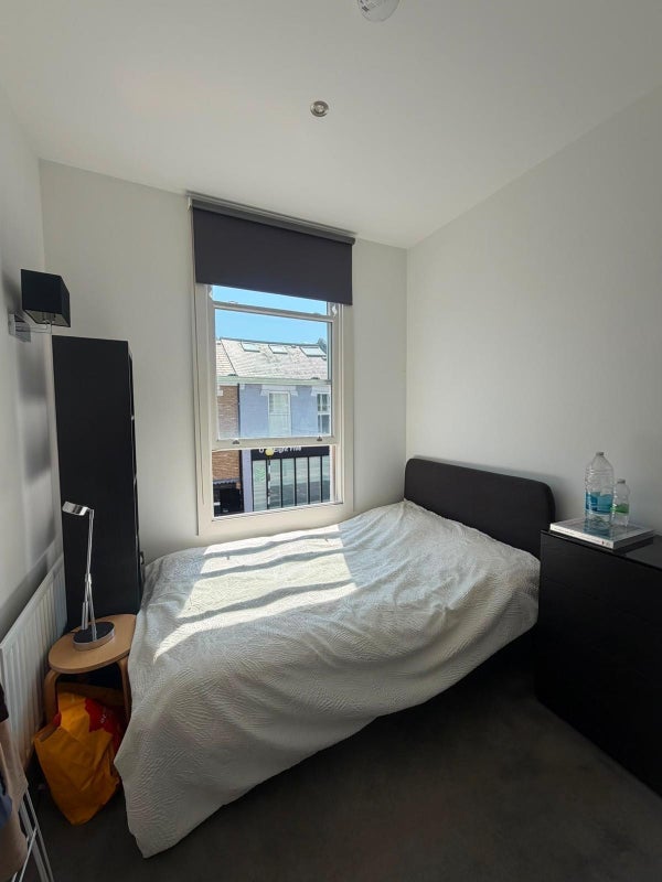 Room Estcourt Road in Greater London