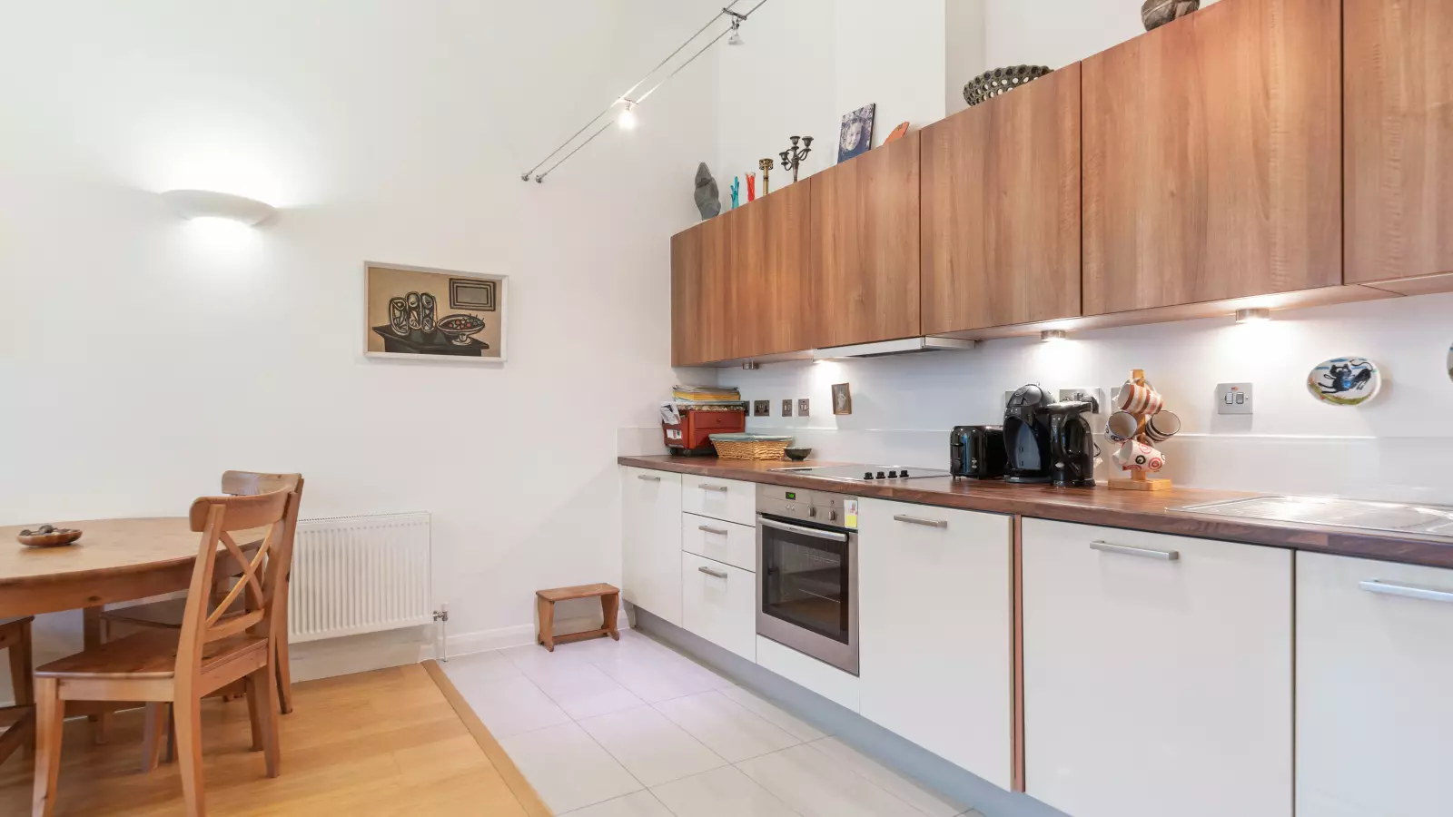 Flat Larden Road in Greater London