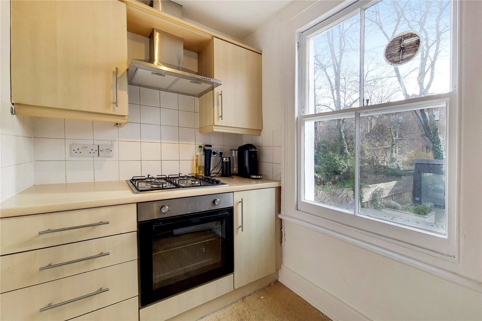 Flat Kilburn Park Road in City of Westminster