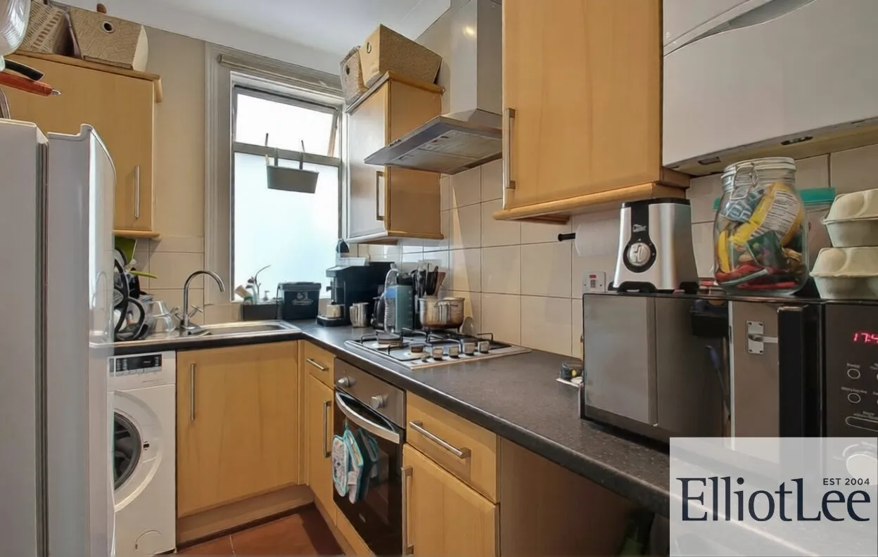 Flat Bolton Road in Greater London