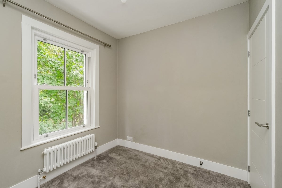 Flat Kilburn Park Road in City of Westminster