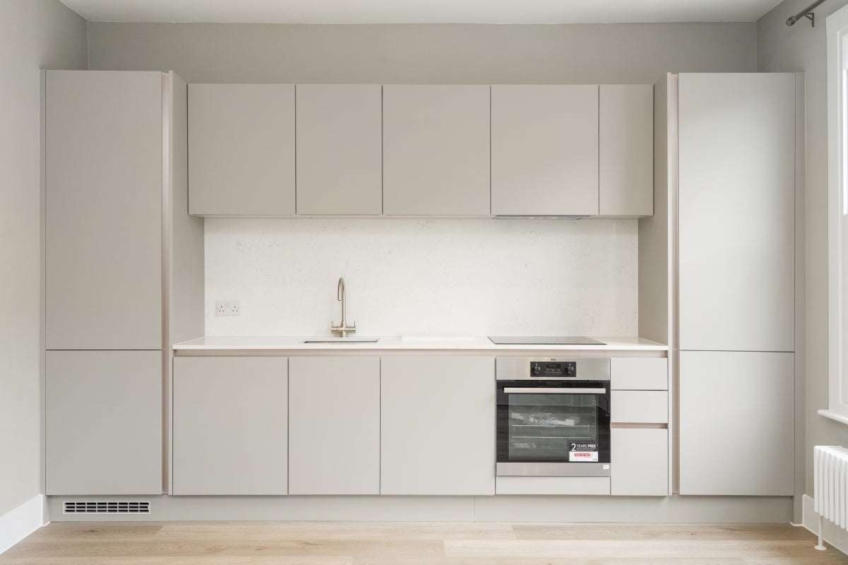 Flat Kilburn Park Road in City of Westminster