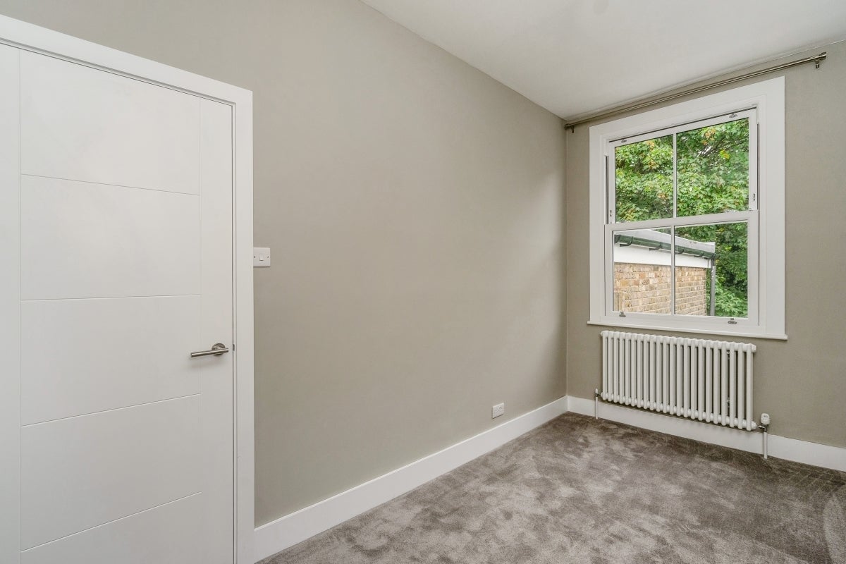 Flat Kilburn Park Road in City of Westminster