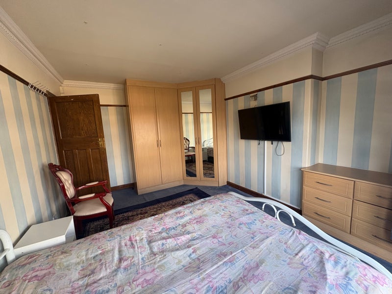 Room Sandhurst Drive in Greater London