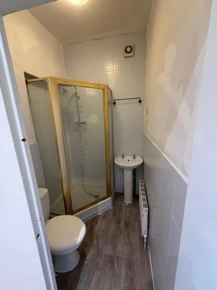 Flat Greyhound Lane in Greater London