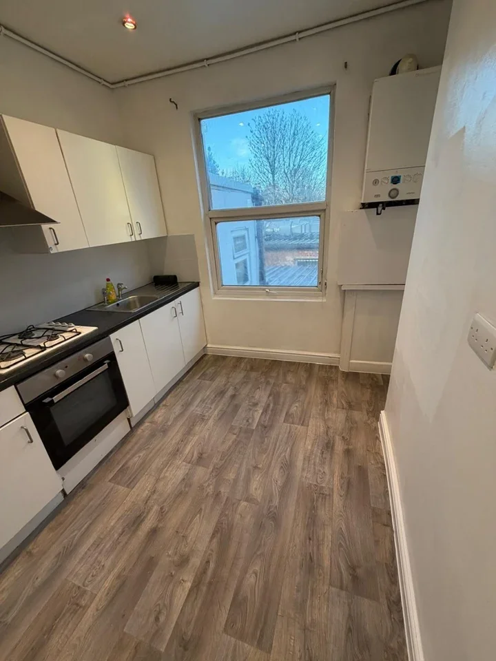 Flat Greyhound Lane in Greater London