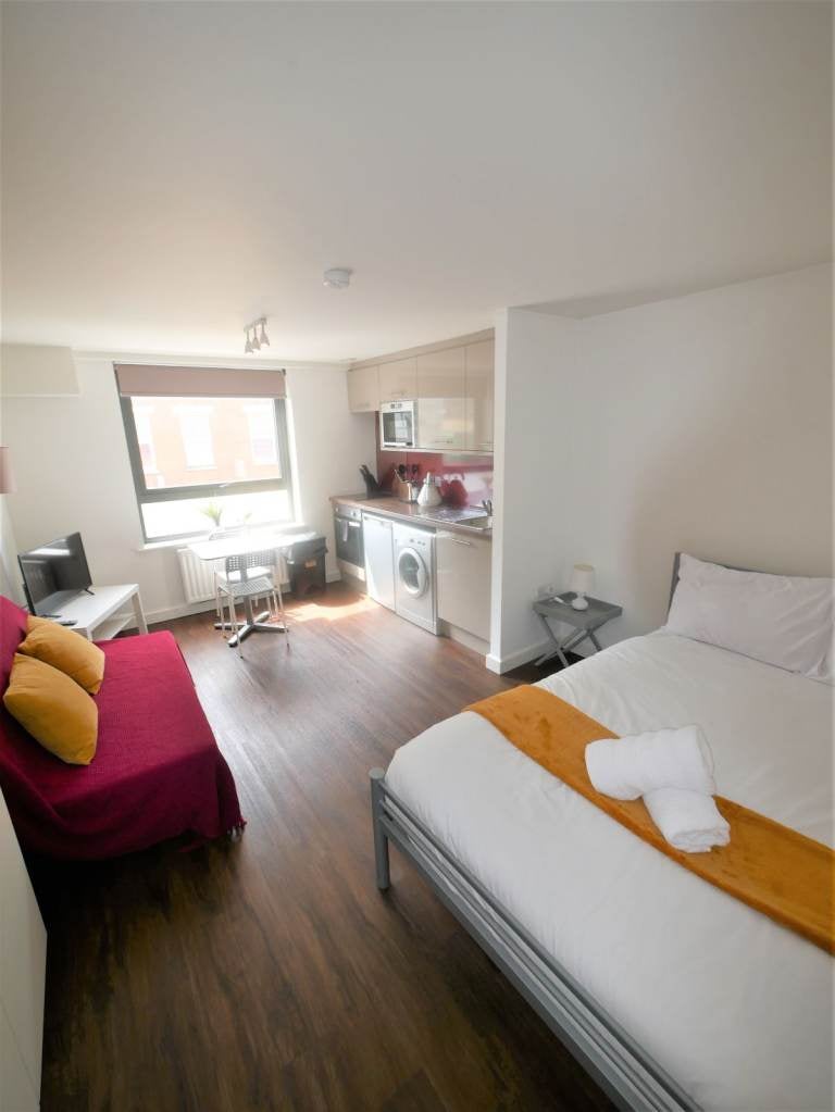 Flat Cumnor Road in Bournemouth