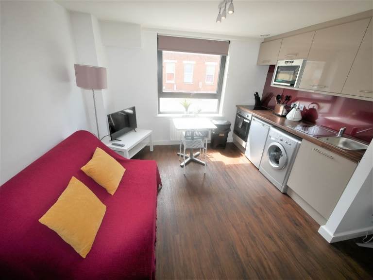 Flat Cumnor Road in Bournemouth