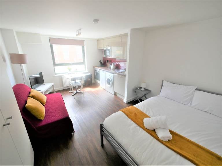 Flat Cumnor Road in Bournemouth