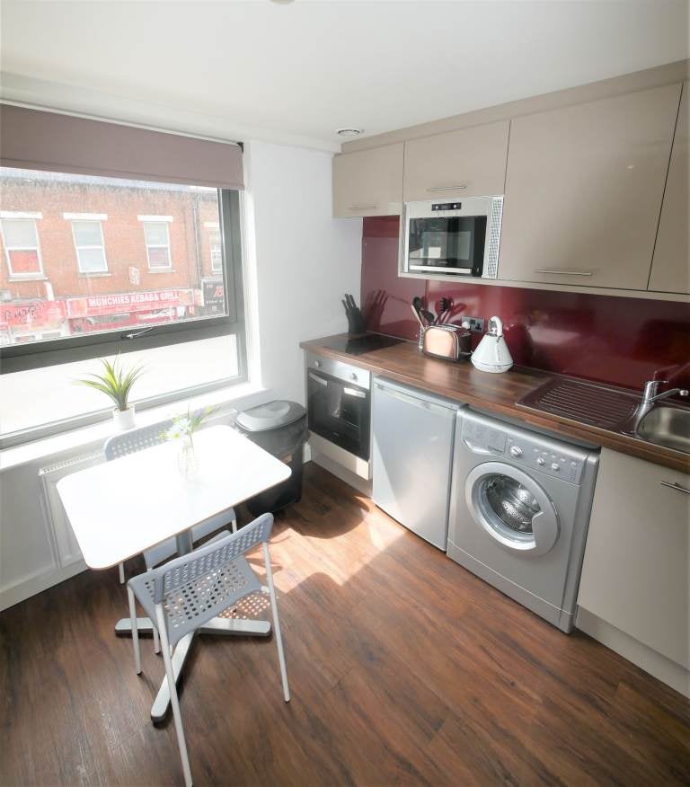 Flat Cumnor Road in Bournemouth