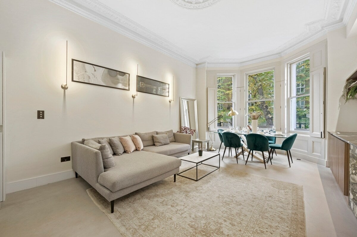Flat Russell Road in Greater London